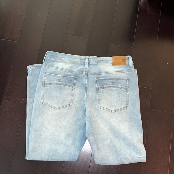 RSQ Jeans Mens 34x30 Blue
Denim Relaxed Tapered Fit
Light Wash Casual Fashion - Picture 3 of 5